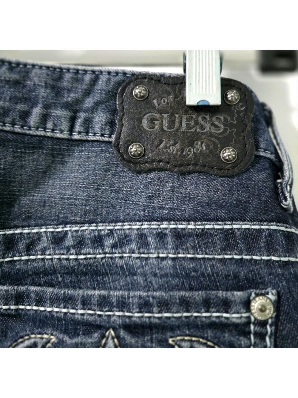 Guess Jeans  Women's Straight Leg Size 28 - Picture 9 of 10